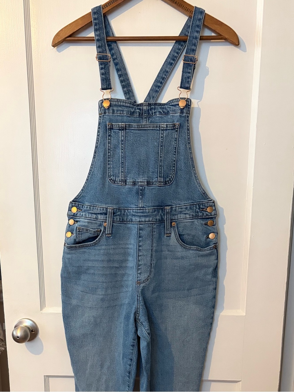 Universal Thread Women’s Medium Wash Denim Overalls